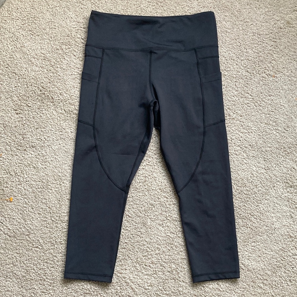 ZYIA High Rise Cropped Leggings Size 8-10 Excellent Condition Black Exercise